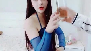 车模下海！性感颜值美女！吸蛋舔屌超淫荡，特殊视角插穴，主动骑乘位，美臀大力猛砸