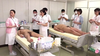 颜值不错的无毛小浪妹，就喜欢让大哥的鸡巴深喉插进嘴里，表情好骚浪叫不断，激情上位后入爆草小屁股干趴下