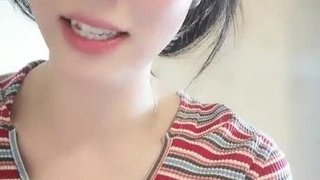 在充滿汗水和精子氣味讓人感到難受的破爛房間裡和油脂中年大叔的肌膚緊貼體液蒸發交配