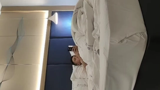 壹屌探花約啪短發紋身小美女，床上配合度很高，觀眾有眼福了