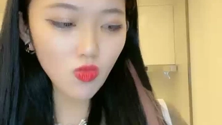 36D巨乳风骚御姐！连体网袜极度性感！掏出两个大车灯，美腿高跟鞋，扭腰摆臀很是风骚