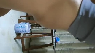 性感漂亮的96年美女酒店开房故意洗澡诱惑前来送酒的服务员说把我小骚逼操翻养死了射里面不会有后顾之忧