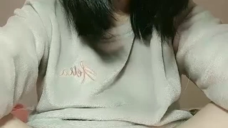 丰满的臀部美女Sunny Bunny骑着巨大的黑人阴茎